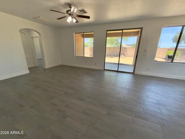 Building Photo - 7116 W Sophie Ln