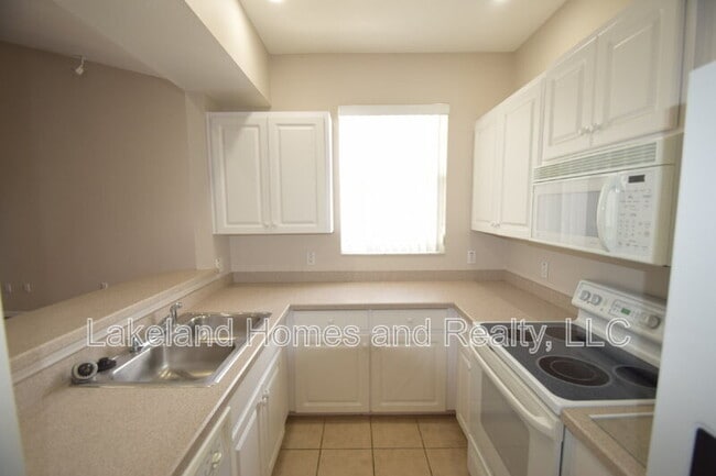 Building Photo - 534 Grasslands Village Cir