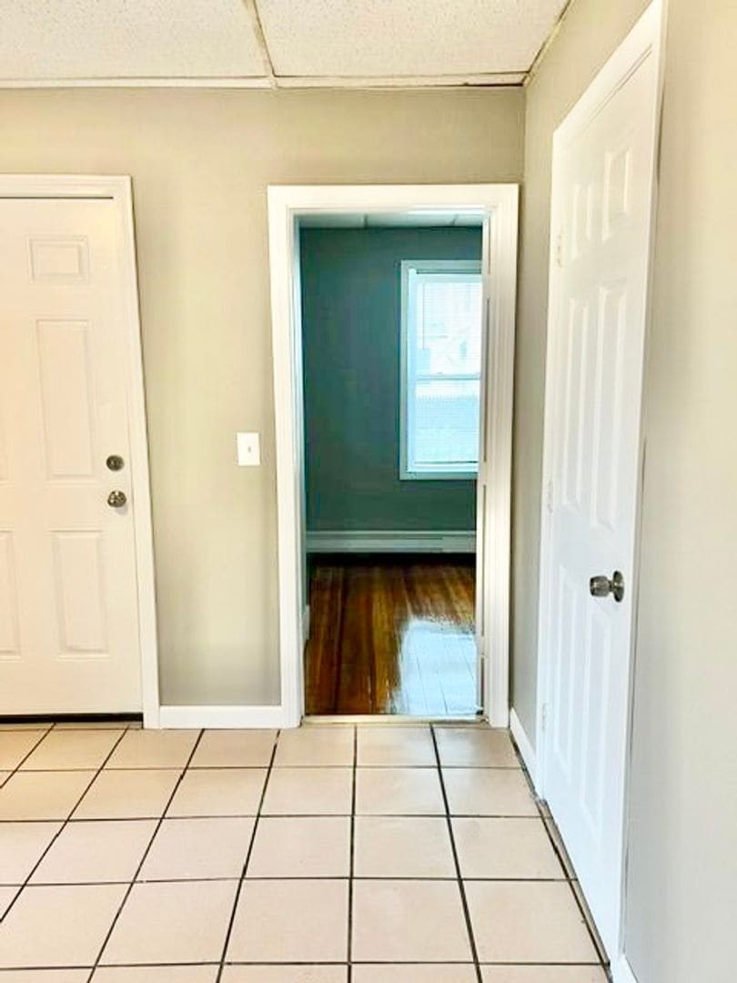 Building Photo - 22-24 Lawn Avenue - Unit #1R