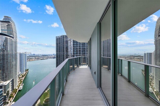 Building Photo - 77 SE 5th St