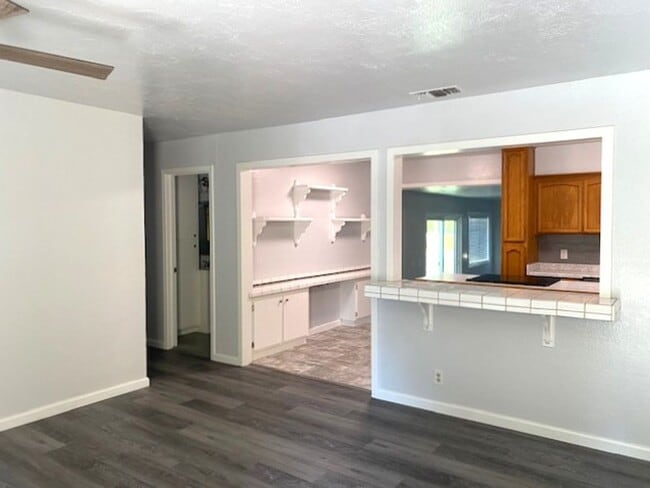 Building Photo - Spacious Home w/ Pool in East Redding!!