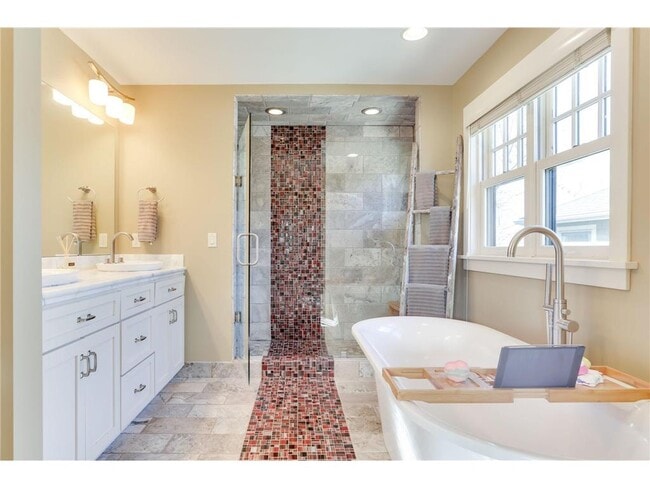 Building Photo - 2012 W Laurel Ave