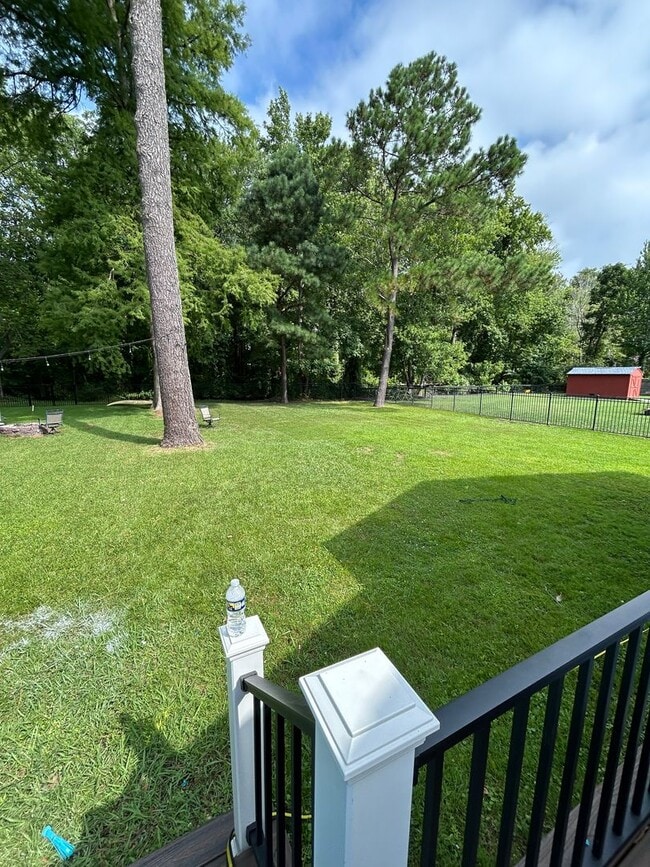 Building Photo - 4 BD/2 BA in Pine Meadows - 1/2 acre fence...