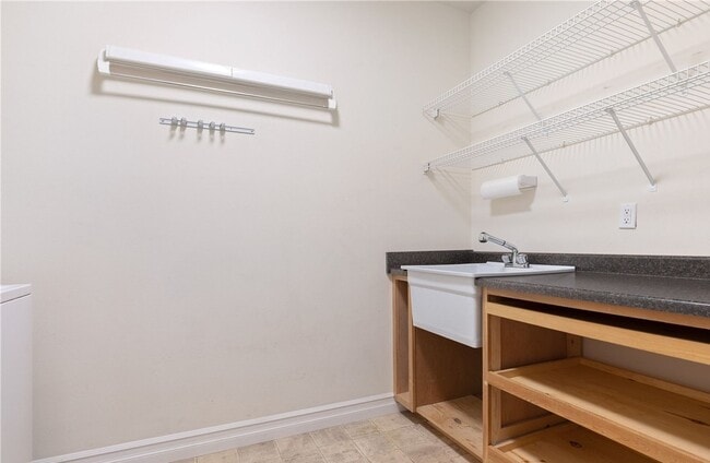 Building Photo - 2703 Fir Crest Blvd