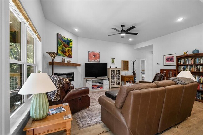 Building Photo - 45 Blairgowrie Dr