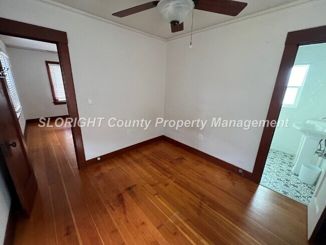 Building Photo - AVAILABLE APRIL- Charming 1 Bedroom/ 1 Bath