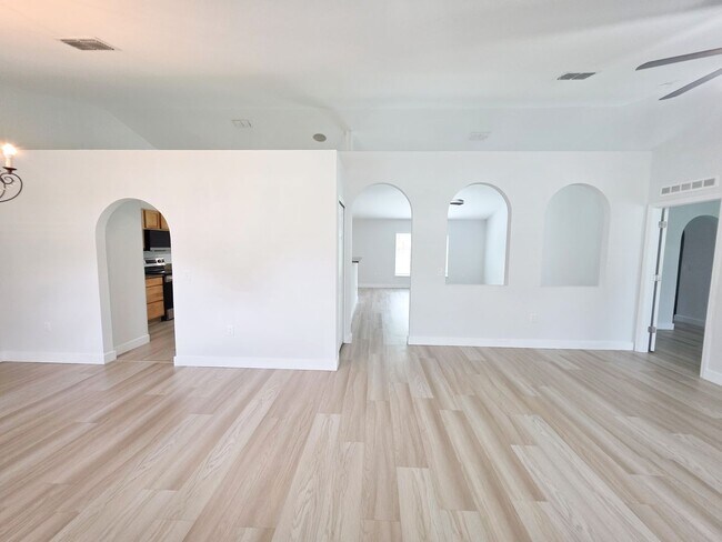 Building Photo - Beautiful 4 Bedroom in Gated Compass Pointe