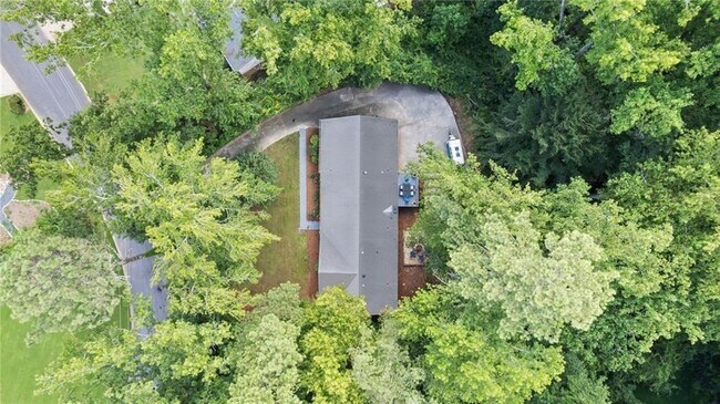 Building Photo - 204 Cold Creek Dr