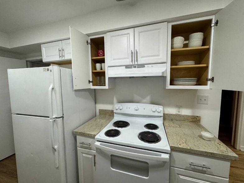 Building Photo - 1509 S Foothill Dr