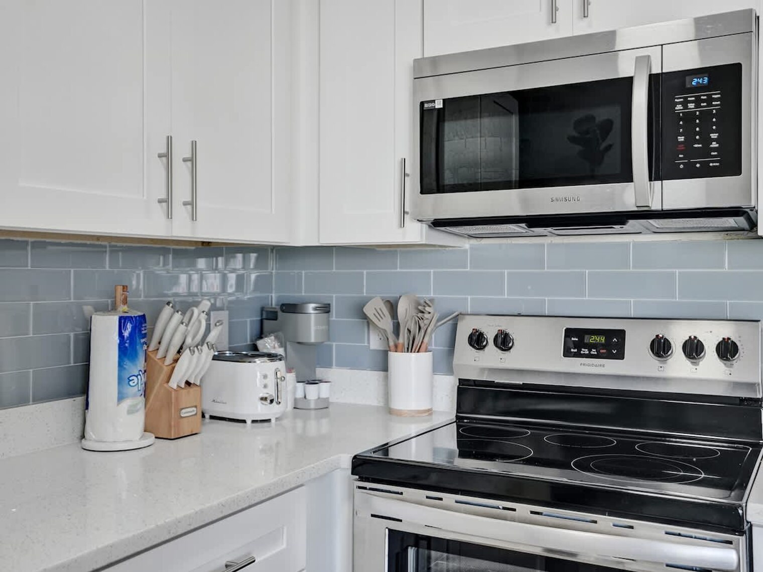 Building Photo - 3204 NE 9th St