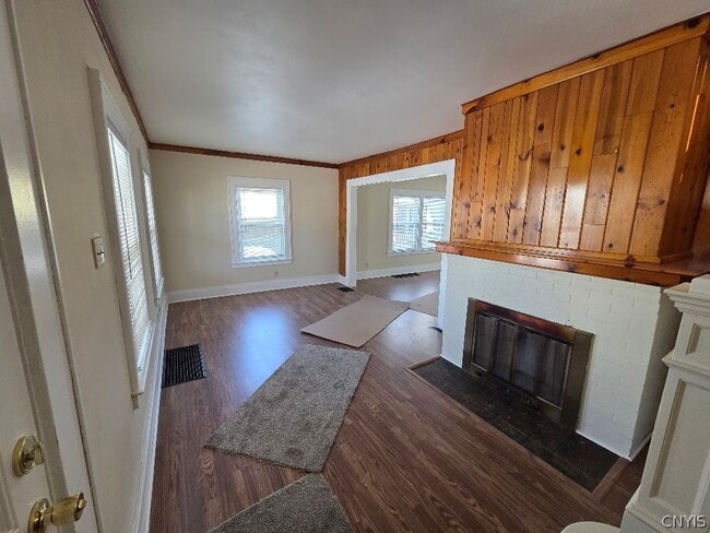 Building Photo - 210 N Midler Ave