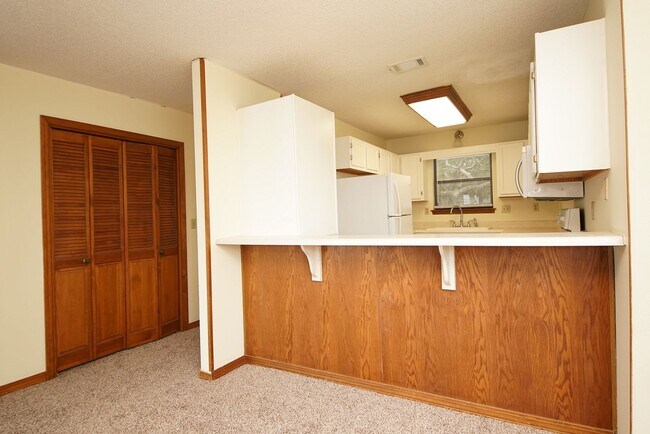 Building Photo - Waterfront Townhome in Central Niceville