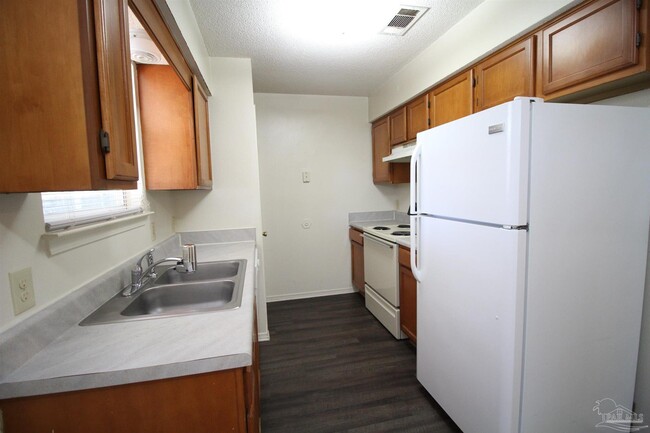 Building Photo - 420 Oak Knoll Ln