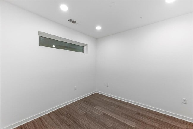 Building Photo - 4361 S Congress Ave