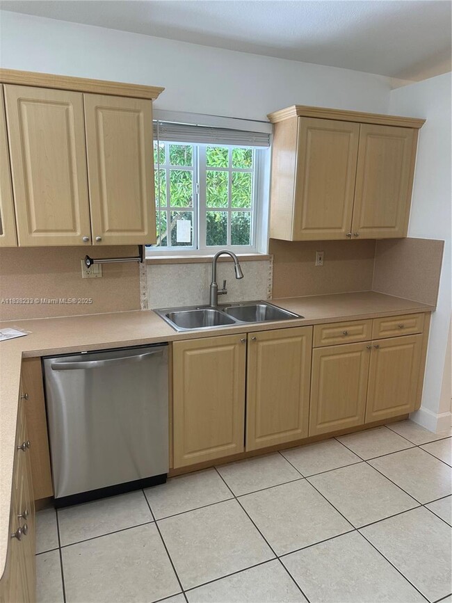 Building Photo - 16601 SW 92nd Ave