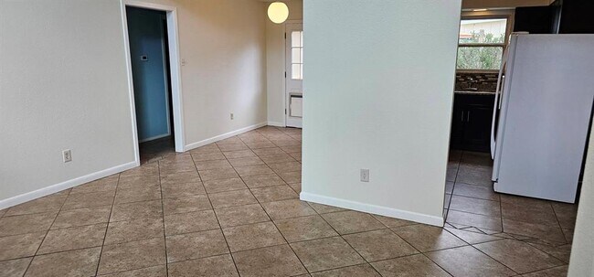 Building Photo - 5409 Duval St