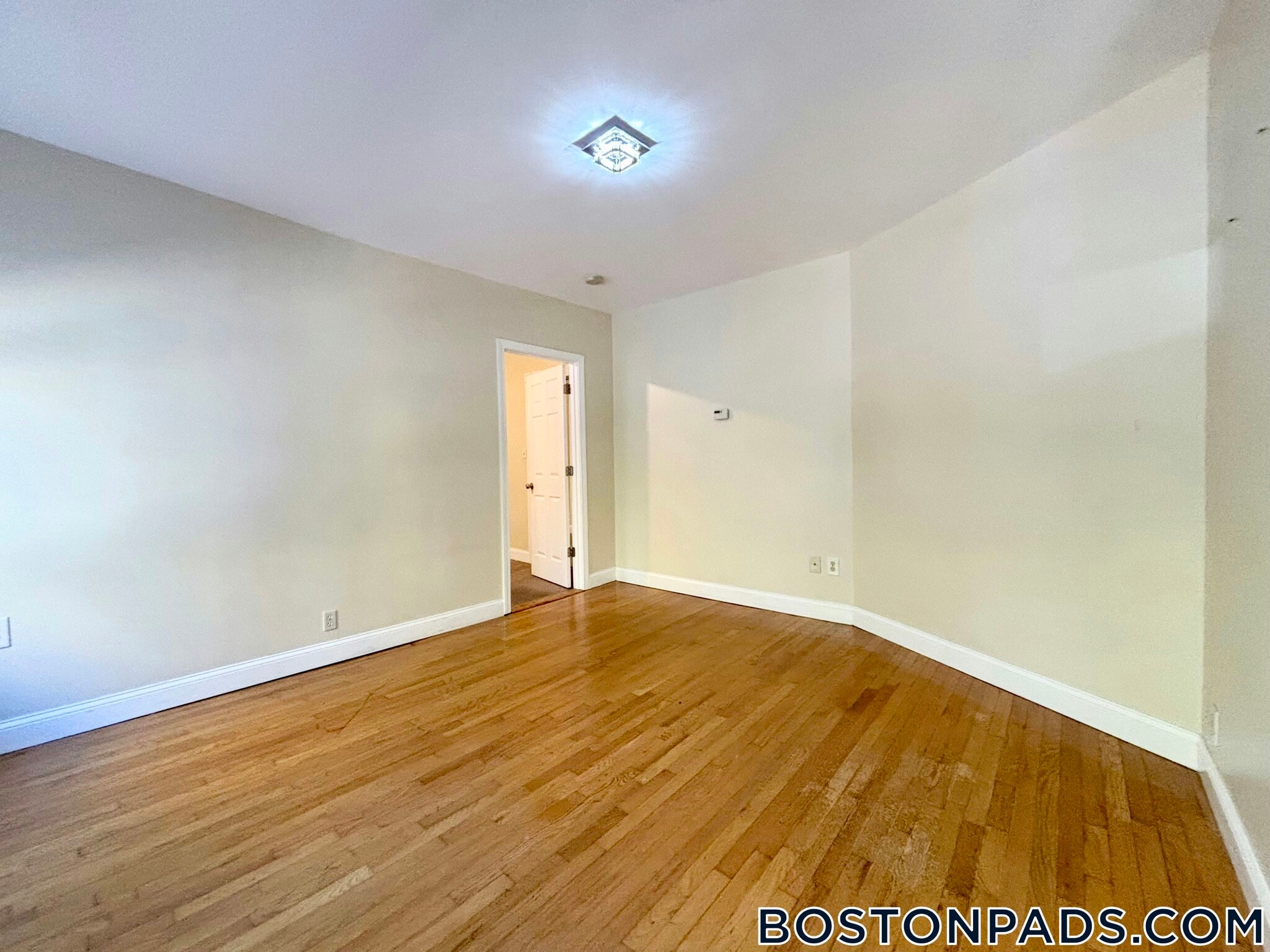 Building Photo - 18 Holmes St