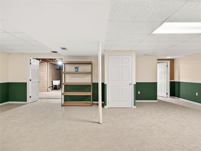 Building Photo - 9 Glen Valley Dr