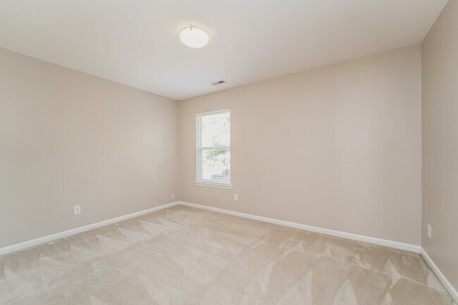 Building Photo - 328 Wrayhill Dr