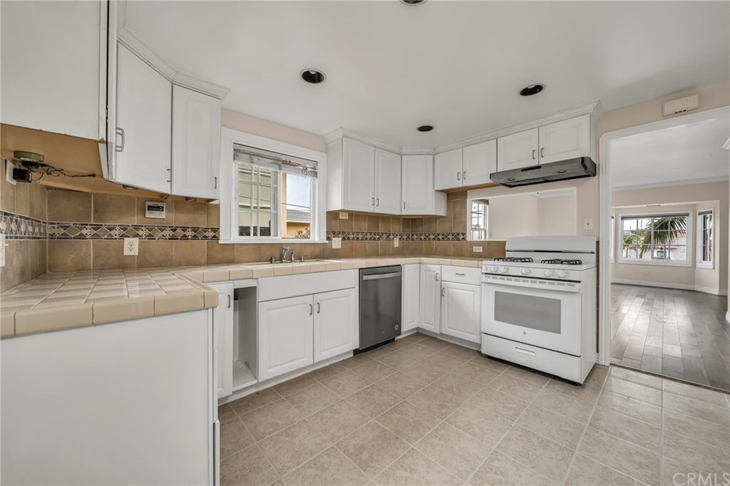 Kitchen - 3131 S Kerckhoff Ave