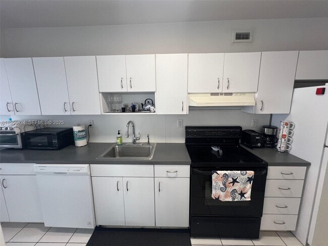 Building Photo - 100 Lincoln Rd