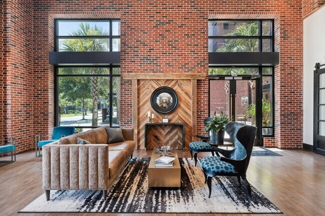 Building Photo - 601 Meeting St