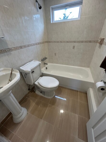 Building Photo - 405 Massapequa Ave