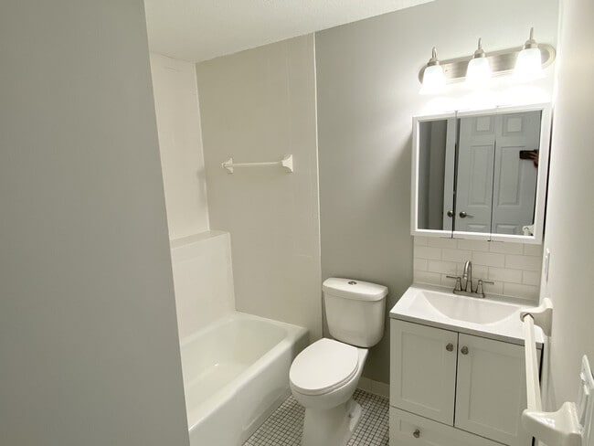 Building Photo - 8553 Baltimore St NE