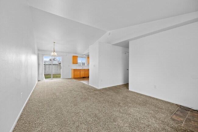 Building Photo - 905 E Ball Ct