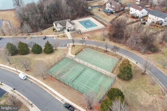 Building Photo - 987 Longview Ln
