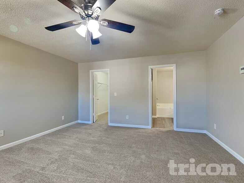 Building Photo - 7360 Old Chapel