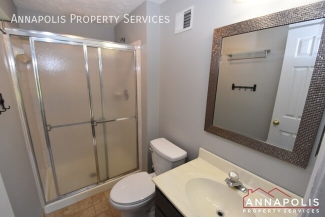 Building Photo - 806 Lilac Ct