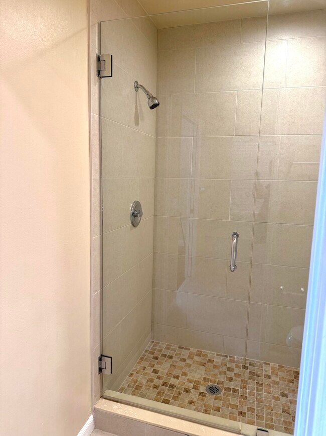 Building Photo - 18292 Clear Brook Cir