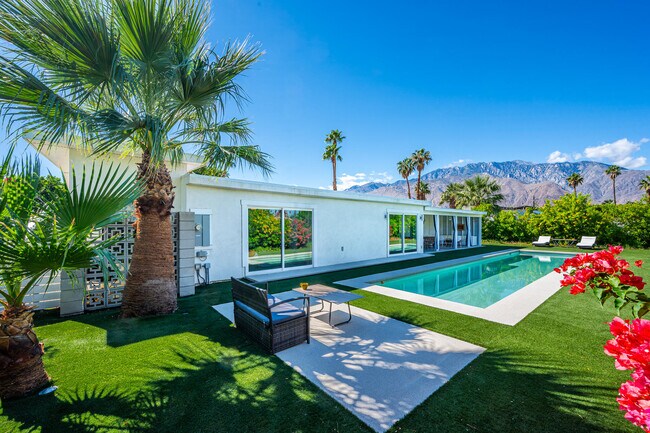 Building Photo - 2748 E Via Escuela