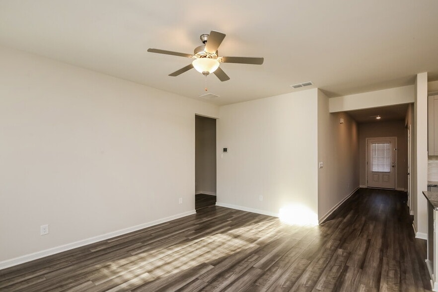 Building Photo - 5856 Hackberry Ln