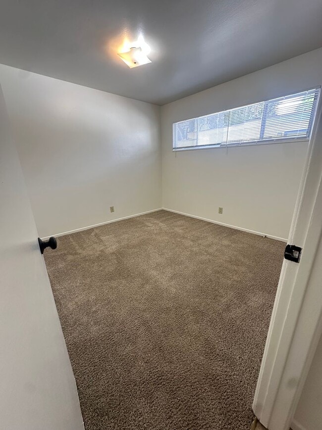 Building Photo - 119-119 W Locust Ave