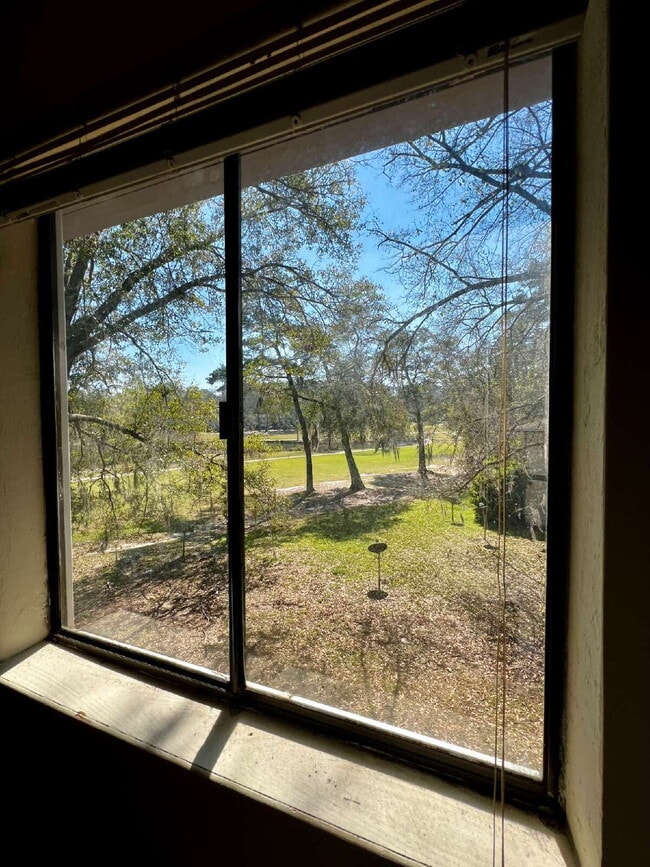Building Photo - Spacious 2 Bedroom/1 Bath is located off of Hiliman Golf Course