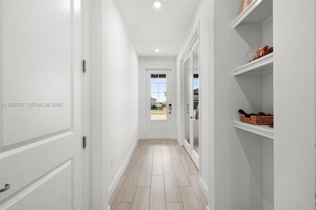 Building Photo - 13461 SW Bally Dr