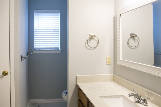 Building Photo - 12051 Creekhurst Dr