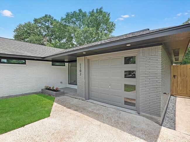 Building Photo - 1107 Stonecrest Dr