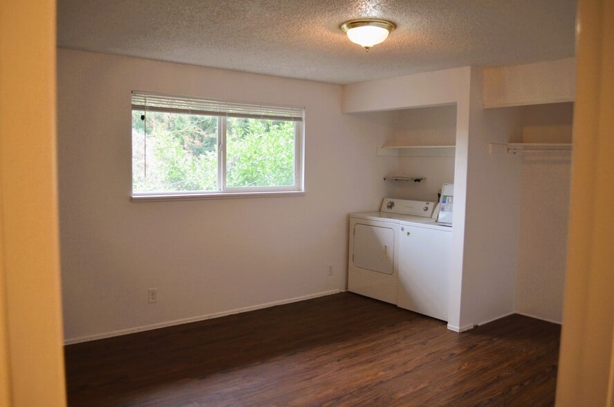 Building Photo - 319 Linn Ave