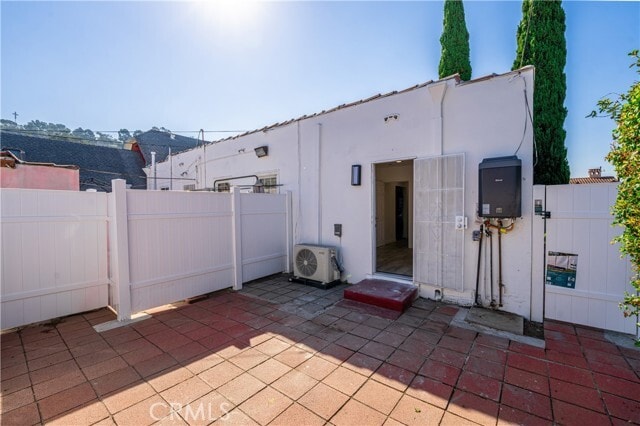 Building Photo - 319 Roads End St