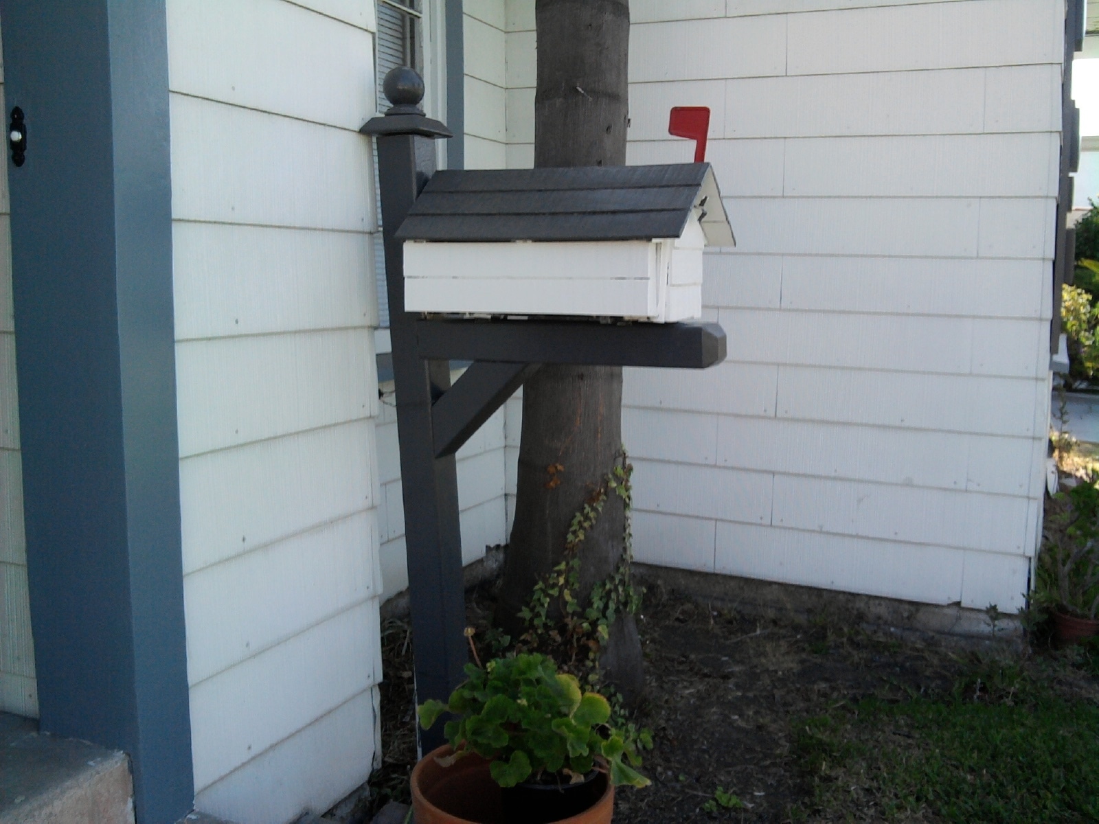 Building Photo - 8830 Underwood St