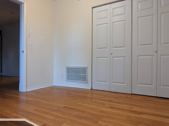 Building Photo - 3008 N Whipple St