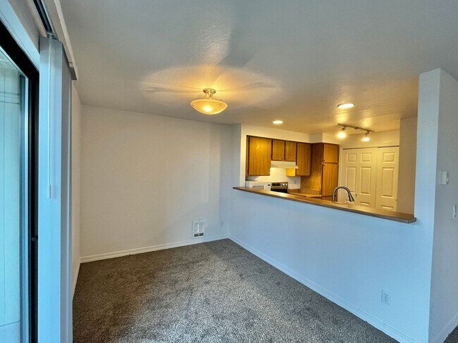 Building Photo - Fresh Paint and New Carpet in this Sunn Fjord Condo!