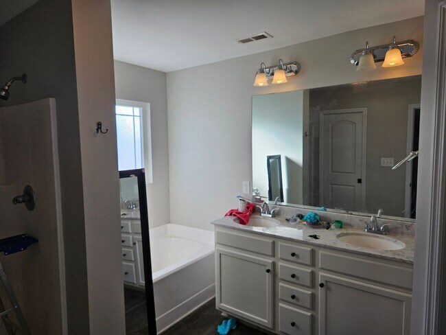 Building Photo - 211 Breakwater Dr
