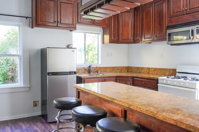 Building Photo - 1708 N Gramercy Pl
