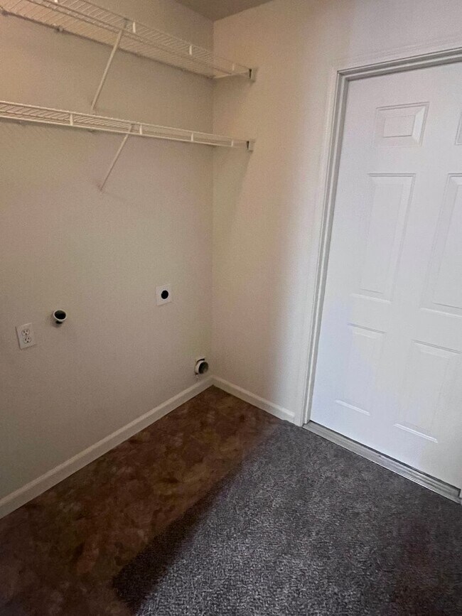 Building Photo - NICE CONDO AT THE RESERVES @ GALLERIA IN ROSEVILLE!!