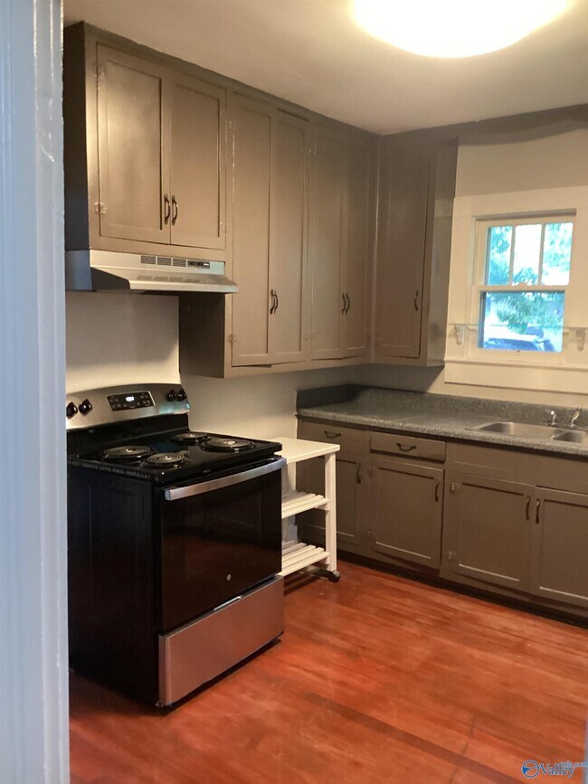 Building Photo - 2404 Whitesburg Dr