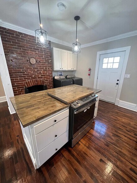 Building Photo - 360 Ridgewood Ave